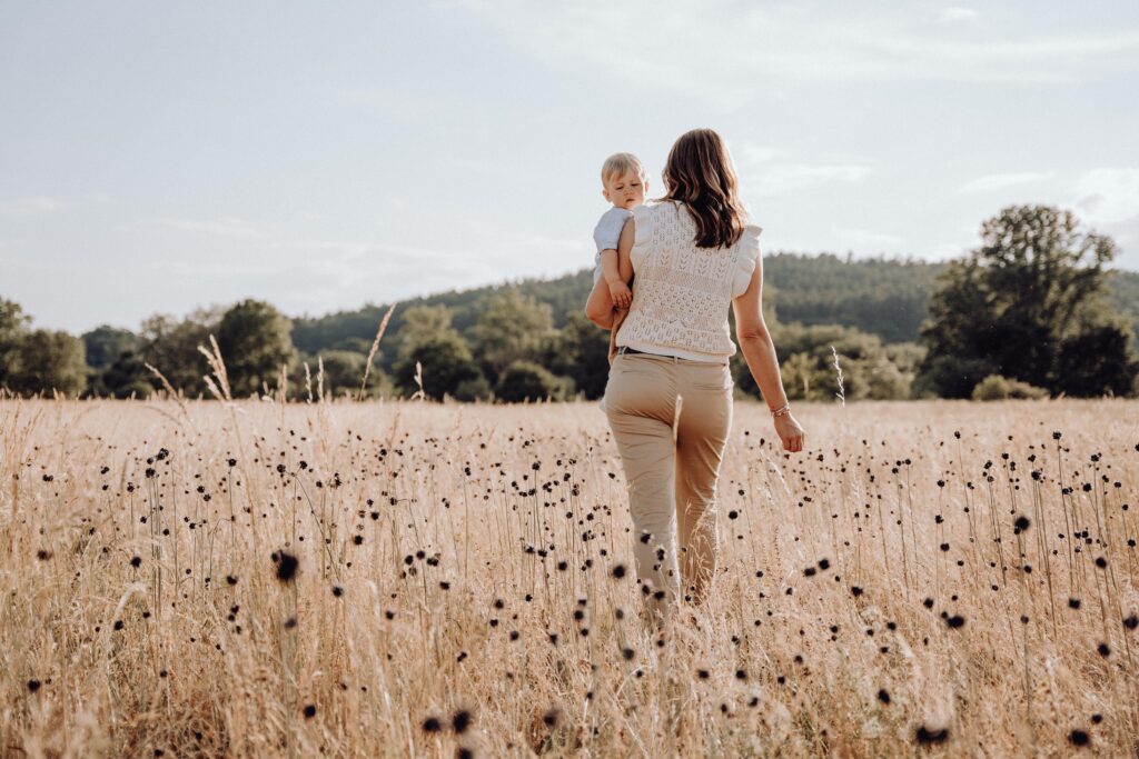 Familienshooting, Sommerwiese, Sonnenuntergang, Familienausflug, Regnitztal