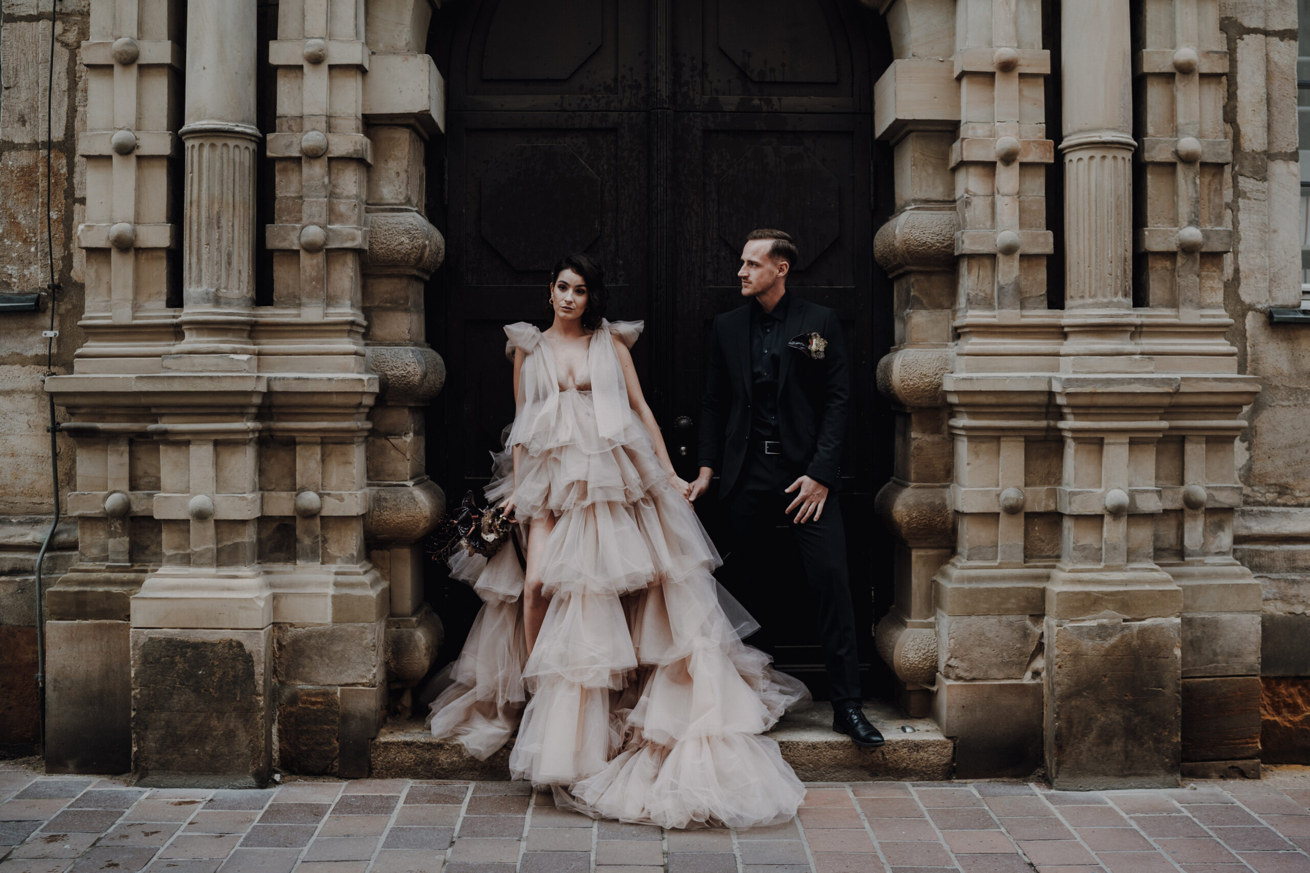 MVA01146_grigoryevadress-_couple shoot_after wedding shoot_city wedding_weddingdress_styleshoot_cosma_bamberg