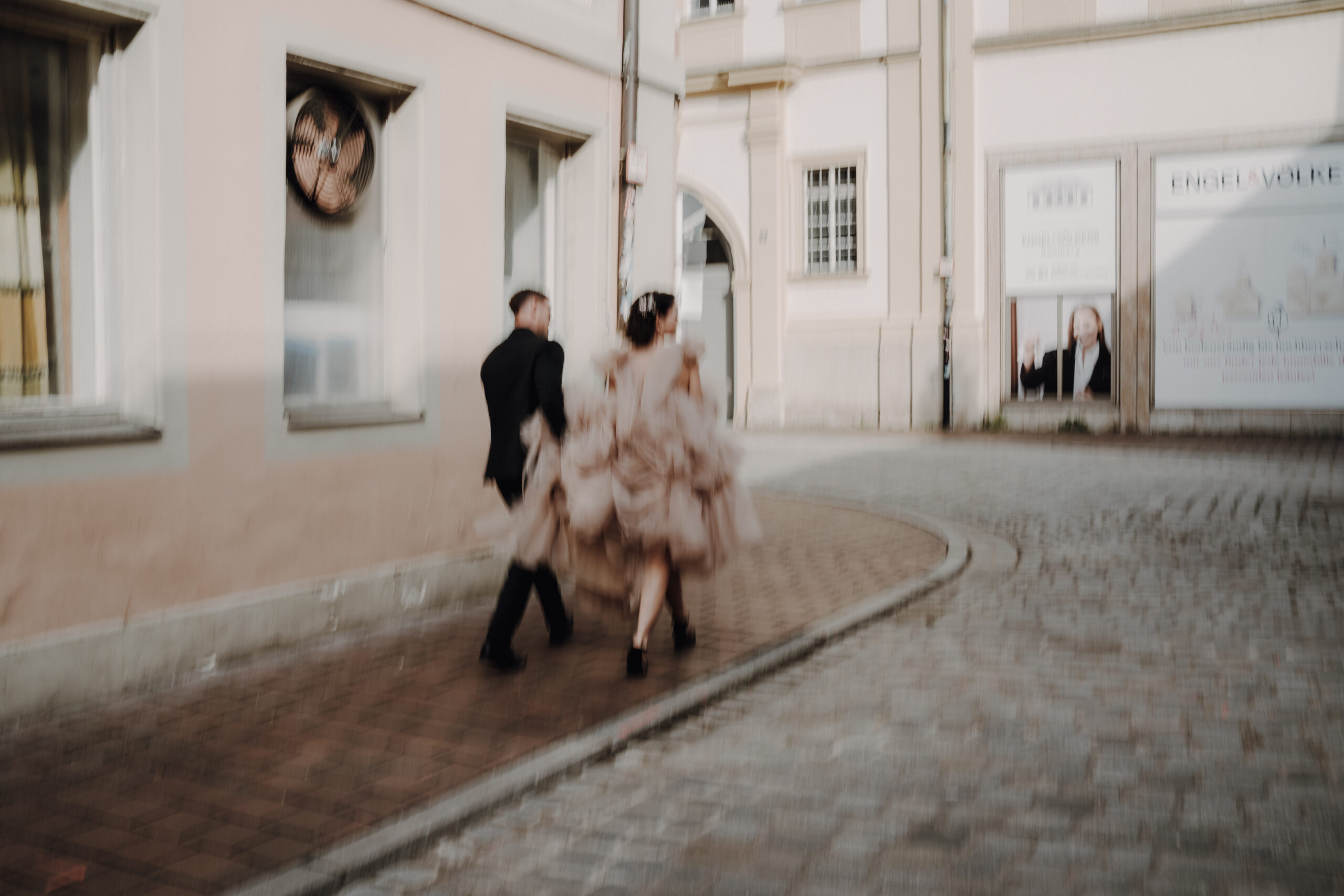 MVA01284_grigoryevadress-_couple shoot_after wedding shoot_city wedding_weddingdress_styleshoot_cosma_bamberg